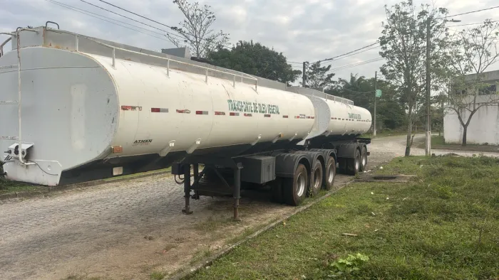 Bitrem noma pra transporte de óleo vegetal 