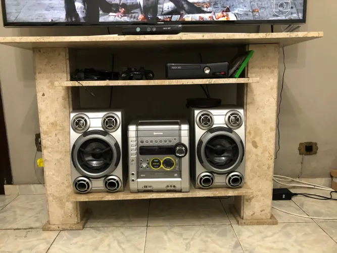 Rack de Mármore Travertino Natural - Luxo, Durabilidade e Elegância