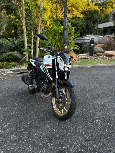 Yamaha FZ25 - Único dono