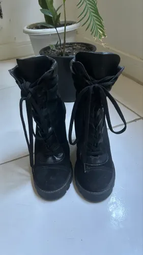 Bota de couro John John 