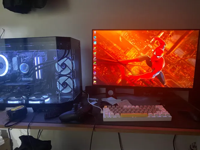 Pc gamer ryzen 7 5700x3d mini qled 300hz
