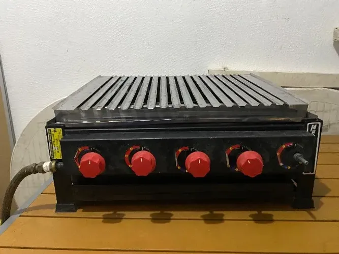 Chapa grelha charbroilier a gás