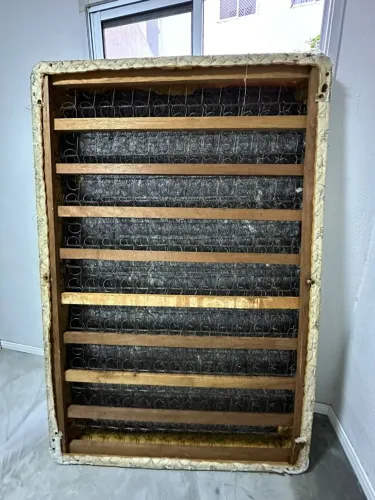 Cama de casal de molas