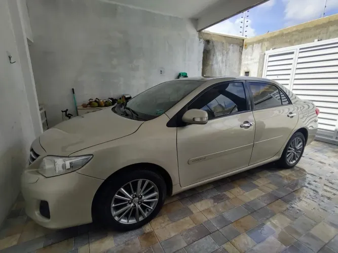 Toyota Corolla Altis 2.0 Flex 16V Aut. 2013
