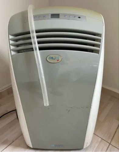 AR CONDICIONADO PORTATIL 12.000 B FRIO OLYMPIA PIÚ BRANCO 127V