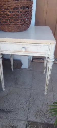 Mesinha de quarto ou apoio de sala criado mudo vintage