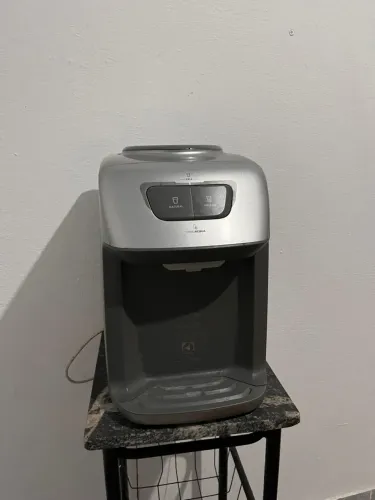 Vende-se bebedouro funcionando tudo.