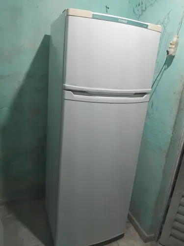 Vd está geladeira dúplex degelo 360litros cônsul