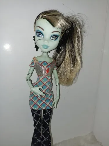 Boneca Monsters hight Frankie 