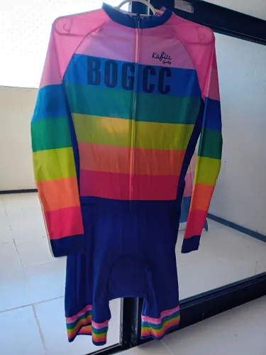 Macaquinho de ciclismo feminino de manga longa da marca kaffit.