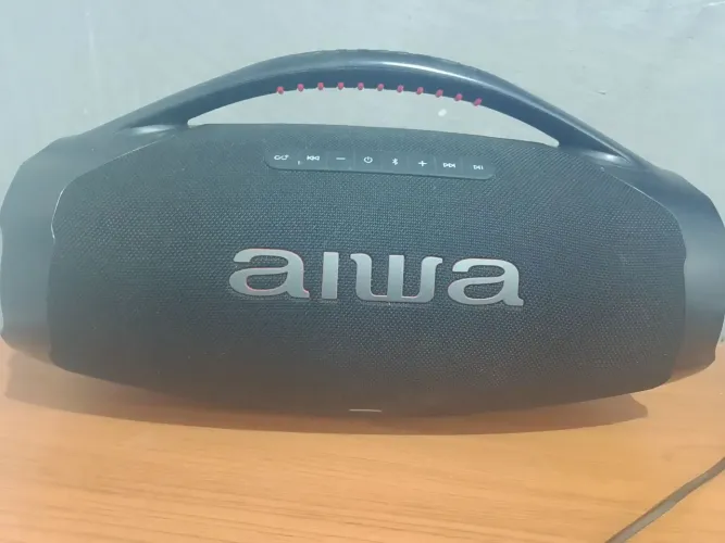 Vendo caixa de som Aiwa 3 mês de uso.