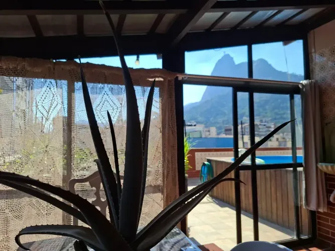 Cobertura para aluguel possui 231 metros quadrados com 3 quartos em Botafogo - Rio de Jane