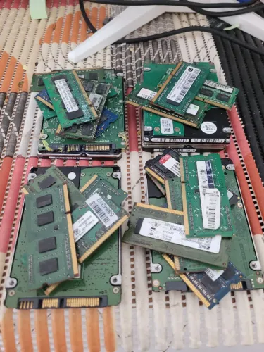 Memória RAM várias e HDs