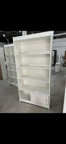 PRATELEIRA COM PORTA INFERIOR