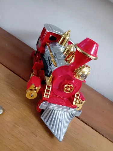 Trem de brinquedo antigo