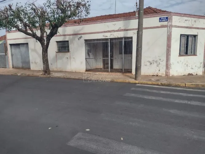 Casa Padrão à venda no Centro de Araraquara - 3 dormitórios