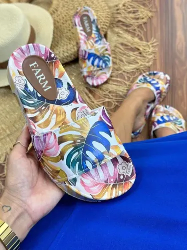 Chinelo FARM - Estampa de Folhas pra Q gosta de está bem com vc mesma 