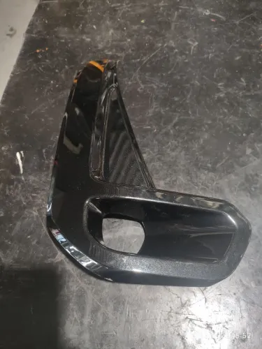 Moldura farol milha direita Hilux 2021 2022 2023 2024 2025
