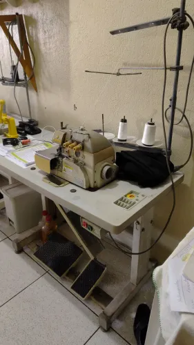 Máquina de overloque singer a venda