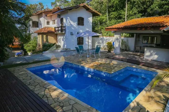 Sobrado com 4 dormitórios à venda, 255 m² por R$ 1.800.000,00 - Cocanha - Caraguatatuba/SP