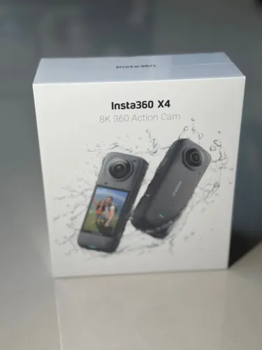 INSTA 360 X4 