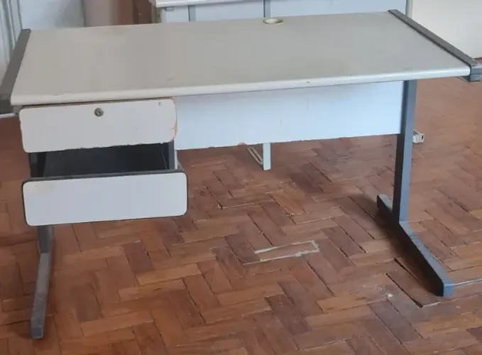 MESA PARA ESCRITÓRIO