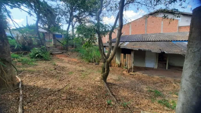 Chácara á venda no bairro Parque Residencial das Laranjeiras II em Cosmópolis/SP.