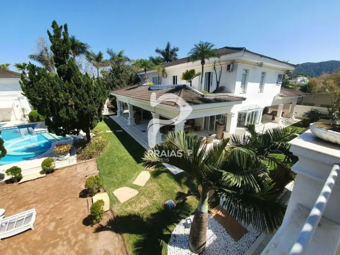 Casa com piscina, 6 suítes, condomínio Jardim Acapulco