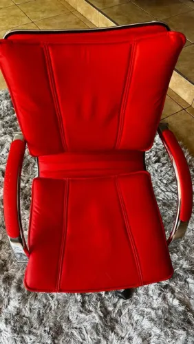 Cadeira escritório courino vermelho