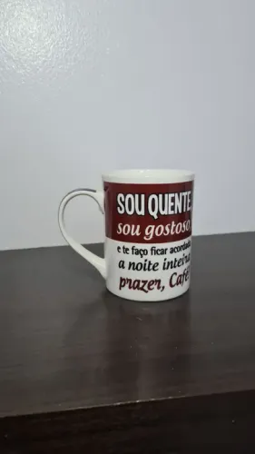 Caneca de cerâmica com frase divertida