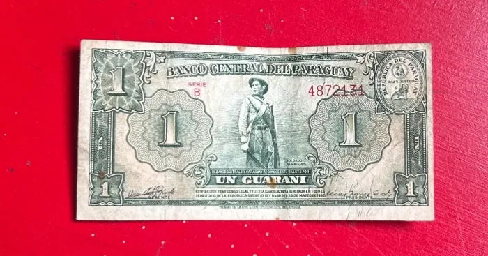 1 Guarani emitida pelo Banco Central del Paraguay.