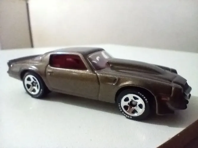 Miniatura Hot Wheels Camaro custom 1/64