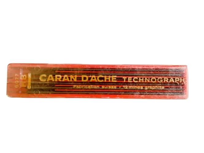 Estojo com dez grafites suiços caran D'Ache 6077 HB