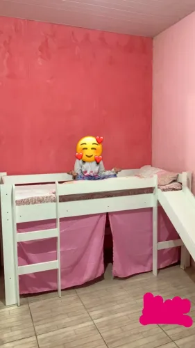 Cama infantil com escorregador 