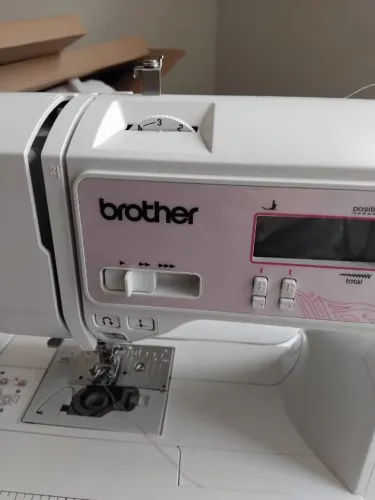 Máquina de Costura Brother SQ9100
