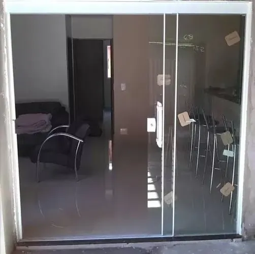 Porta versatik em vidro temperado sob medida 
