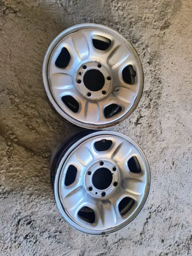 Vendo duas rodas de camionete aro 16 seis furos