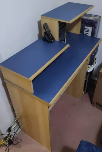 Mesa de Computador Clássica