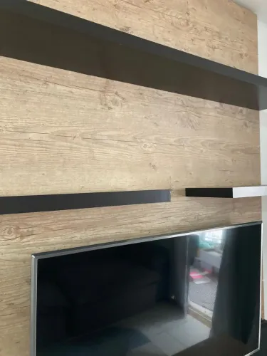 Painel madeira com prateleiras (sem rack)