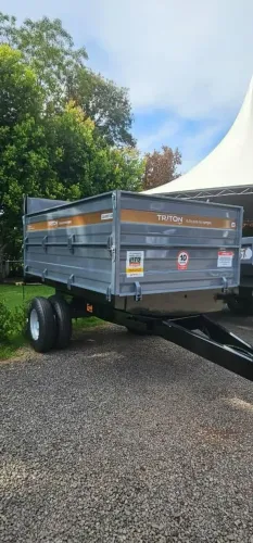 Carreta Basculante 5 toneladas Triton Sem pneus