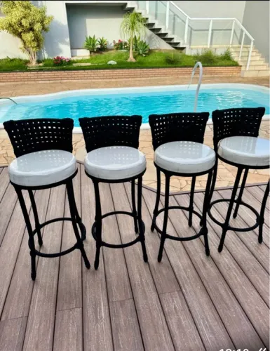 Banqueta com revestimento em tricô nautico preto 460 cada