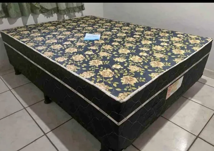 Cama Box de Casal com Desenho Floral