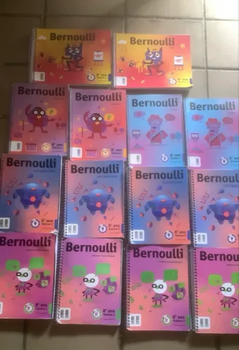 Vendo livros Bernoulli 8 ano