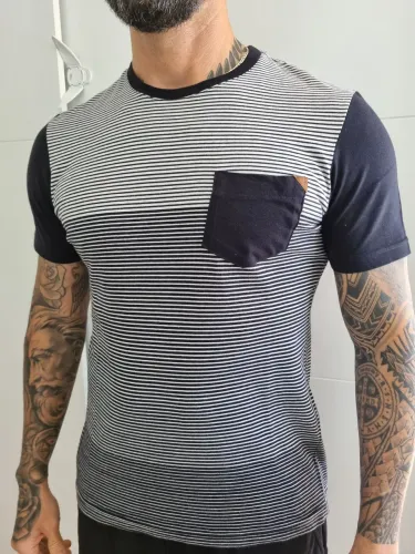 Camiseta MCD listrada com bolso