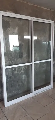 Porta vidro aluminio fechamento tamanho 1.80 de largura por 2.28 a altura 