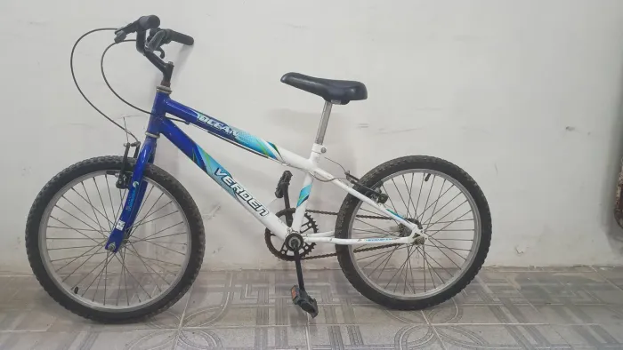 Bicicleta masculino Aro 20 semi nova, toda original.