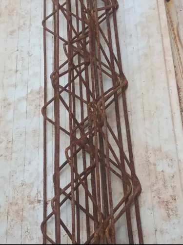 Vendo 2 treliça de 6 MT R$75 a retirar