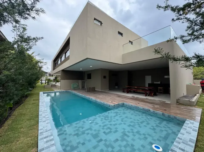 Casa para venda no Condomínio Laguna, 650m2