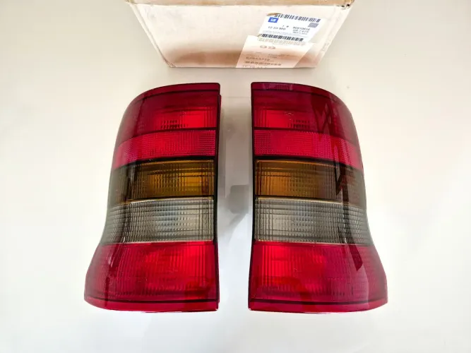 Par de Lanternas ORIGINAL !!! ASTRA SW Wagon Fumê NOVAS