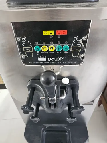 Máquina de sorvete Taylor